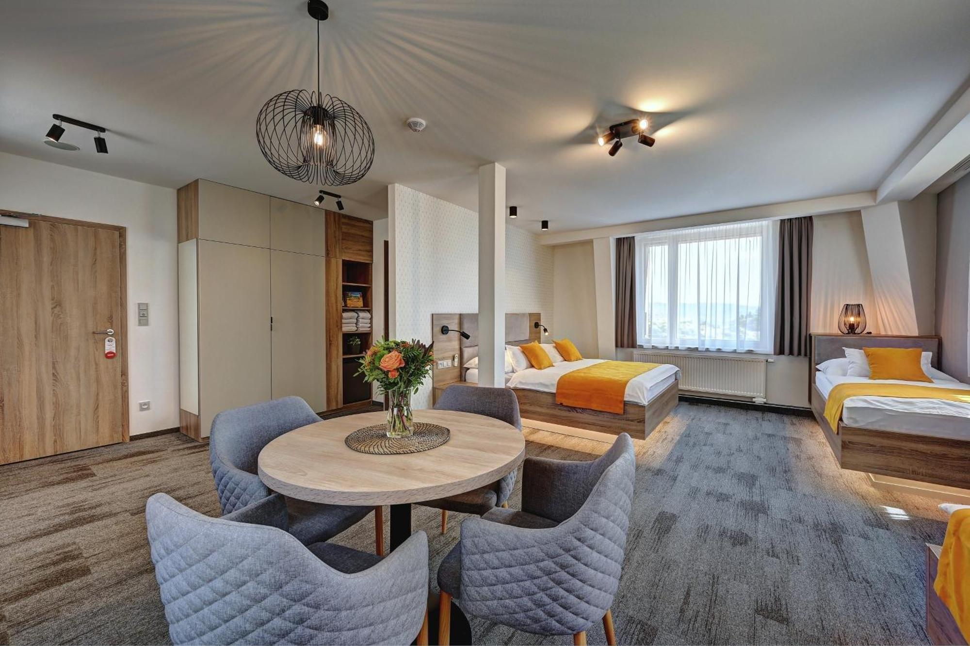 Wellness Hotel Fenix Liberec Buitenkant foto